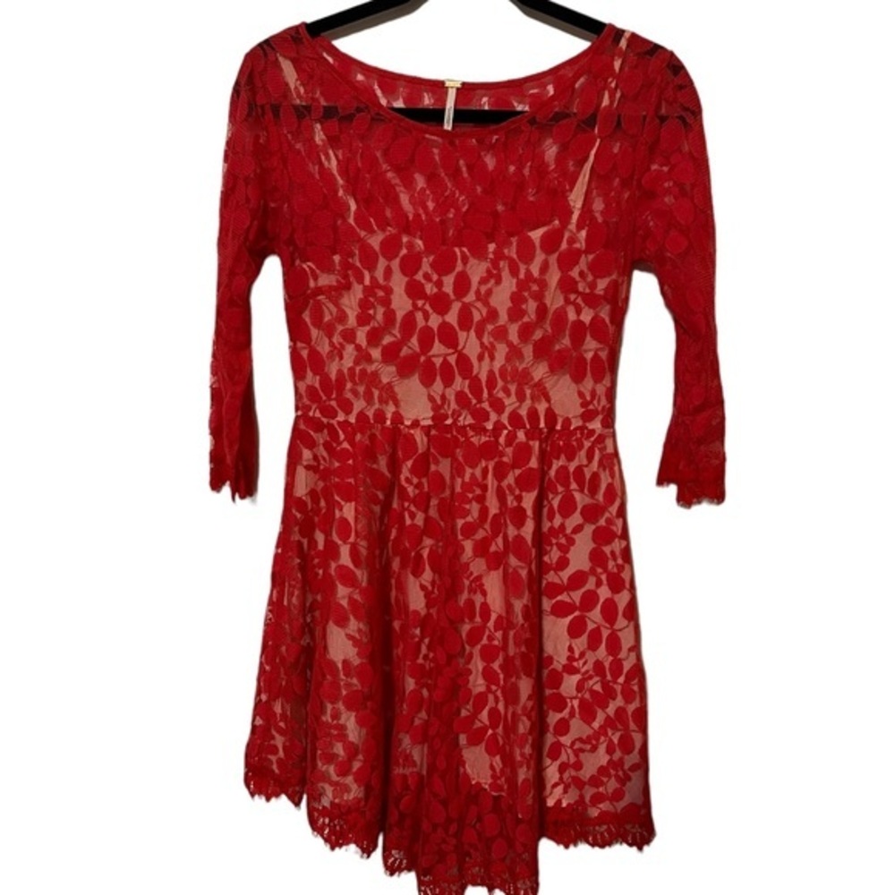 Free people tan Under-layer and Red Lace Over Layer Sleeve are Lace Dress Size 0